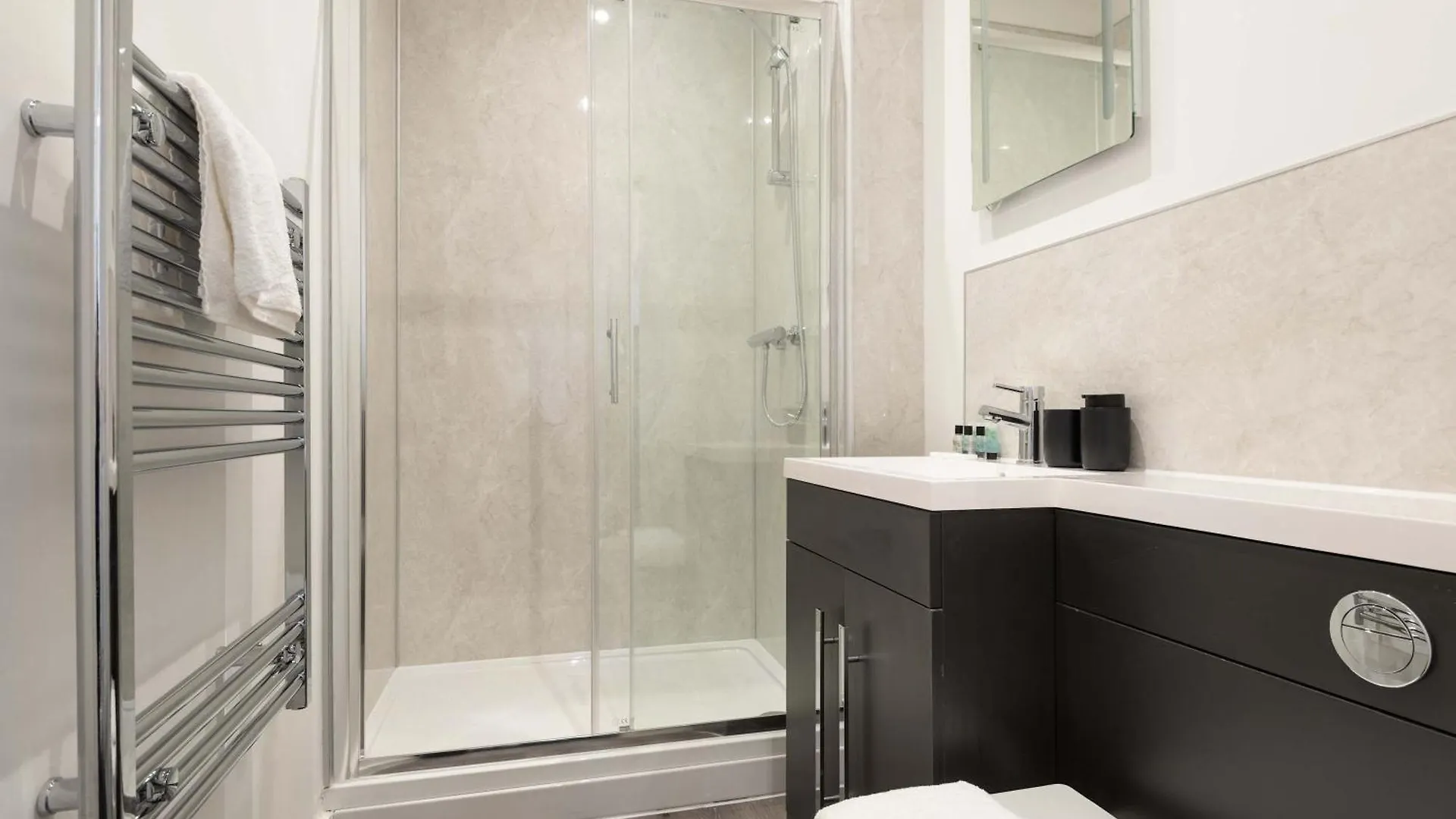 Stylish 1 Bedroom Apartment In Central Hull Kingston upon Hull