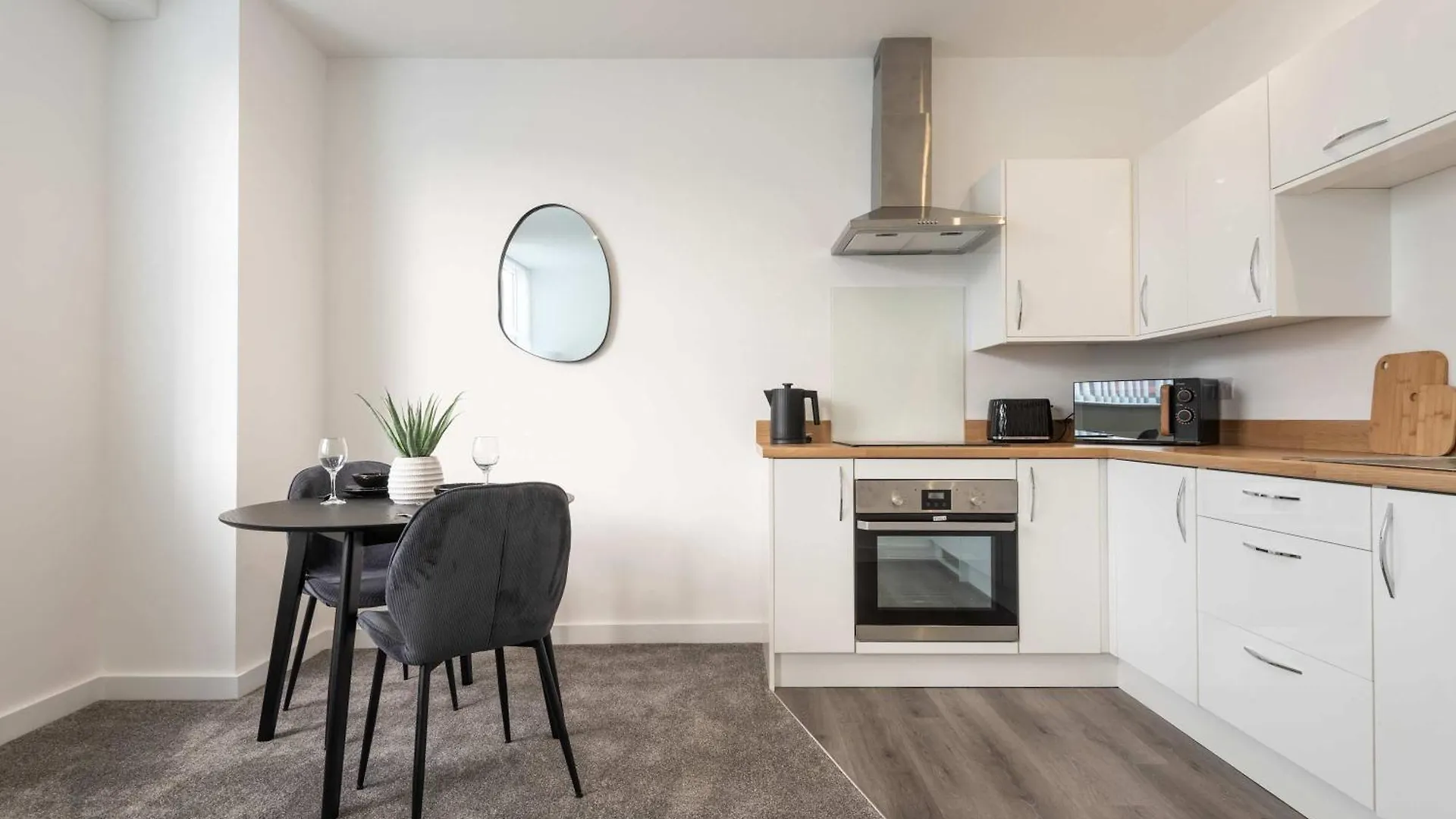 Stylish 1 Bedroom Apartment In Central Hull Kingston upon Hull
